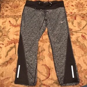 Nike Dri Fit fitted Capri Pants Leggings S